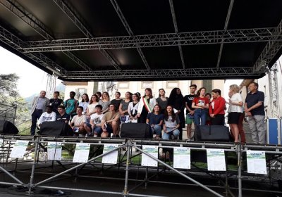Foto gruppo consegna Costituzione Lecco 1giugno2018 rid