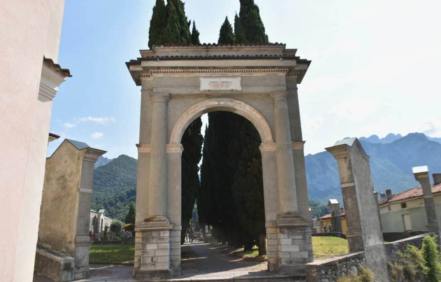 2103 cimitero rancio ingresso