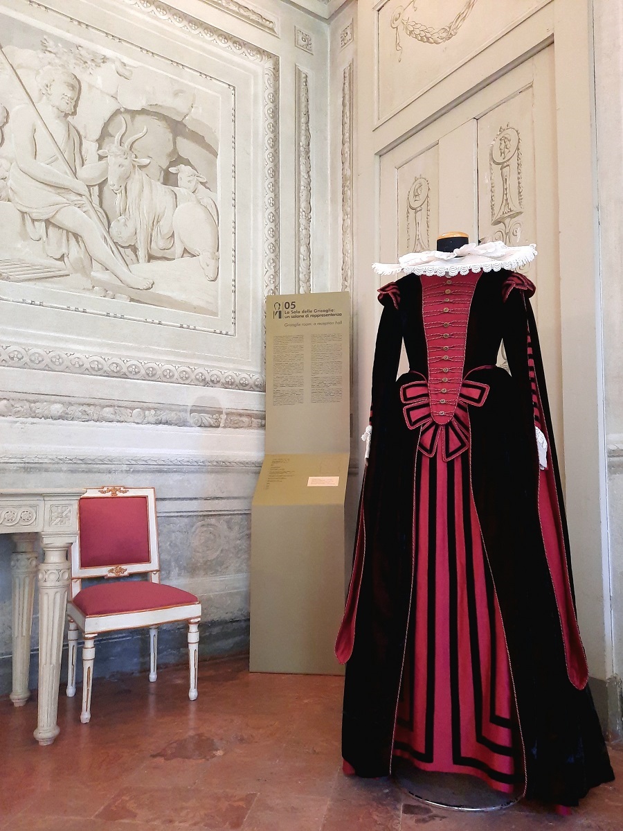 2205 costumi manzoniani