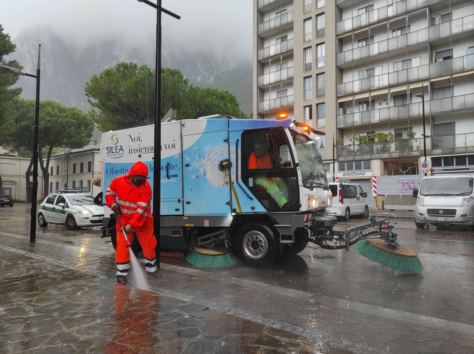 2208 pulizia viale turati 2 compressa def
