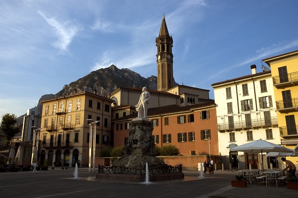 9.1 piazza cermenati monumento